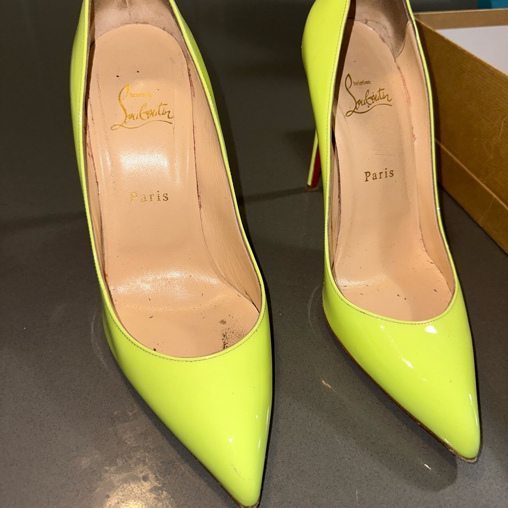 Christian Louboutin Neon Pigalle Follies
Size: 40
I do not have the dust bags.